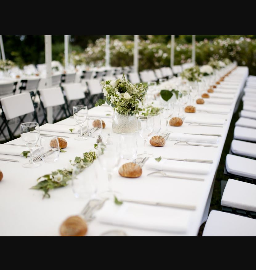 Traiteur Délices Éphémères vous accompagne et vous conseille dans chaque détail de votre mariage afi...