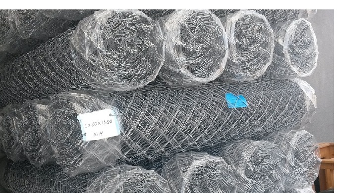 Plasa impletita din sarma zincata. Dimensiuni ochi 55x55 / 65x65 Diametru sarma: 1.8 / 2.0 / 2.2 / 2...