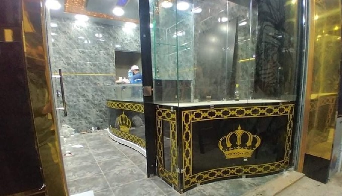 IDEAL ART GLASS, Sarl Siag, conçoit et réalise des façades de magasin en verre, offrant ainsi une vi...
