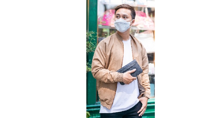 Product Description Product Name: Disposable Luxury Protect Mask Material: Non-woven Fabrics, Melblo...
