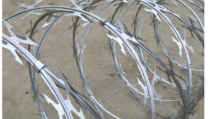 When used outdoors long-term, it won't easily peel.Applications include temporary fencing, farm boun...