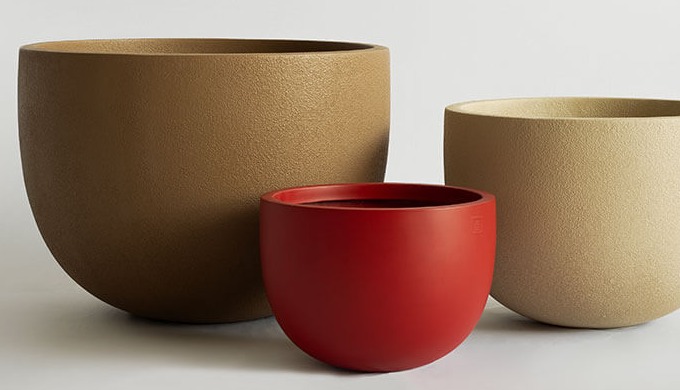 To buy garden pots that are very distinctive when it comes to their shape and texture, buy a catchy ...