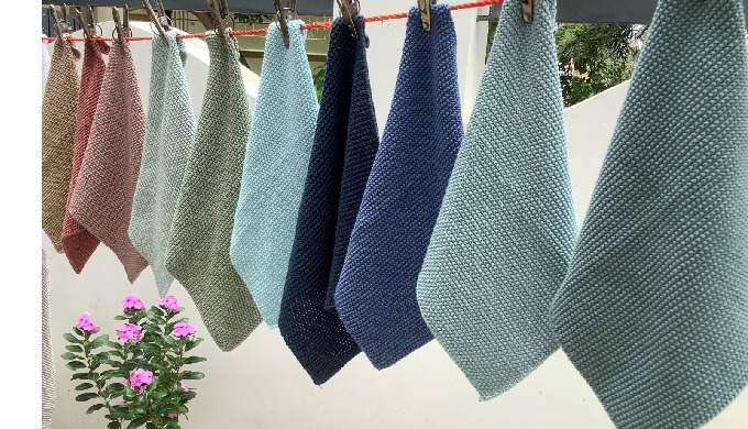 100% organic cotton knitted dishcloth for kitchen cleaning purpose. quick water absorbtio , and dyy.