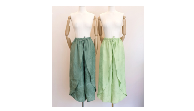 after the appearance of the wings These pants are designed. in leaf-printed fabric The flapping of t...
