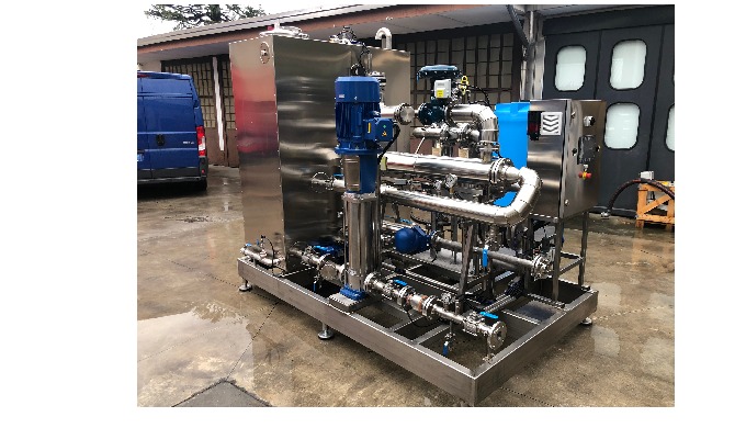 Macchina per il lavaggio di autocisterne adibite al trasporti di lattice