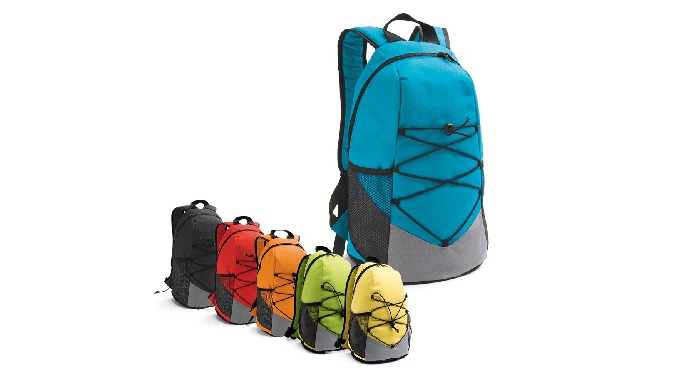 Rucksack aus 600D mit Hauptfach und zwei Mesh-Seitentaschen. Die elastische Schnürung auf der Vorder...