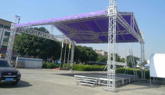 Aluminum Outdoor Box Roof Stage Truss Design for Sale 10x8x8m weight: 1600KG volume: 12CBM https://d...