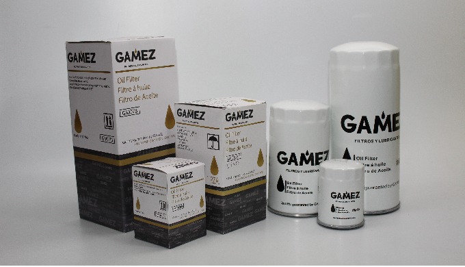 Gama completa de filtros y lubricantes para motores, incluyendo vehículos, motocicletas, camiones, m...