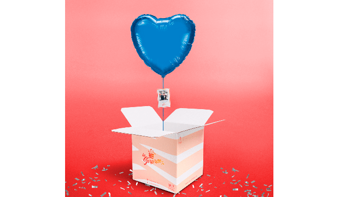 Venez découvrir nos boîtes cadeaux personnalisable accompagnées de leur ballons gonflés à l'helium !...