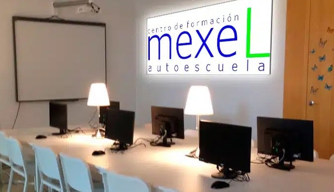 Si estás buscando obtener el permiso B para conducir automóviles en Valencia, la autoescuela Mexel d...