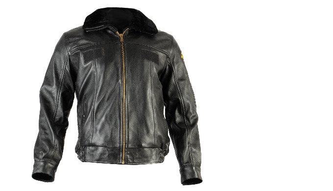 Vestes en cuir noir de style aviateur avec des détails distinctifs.