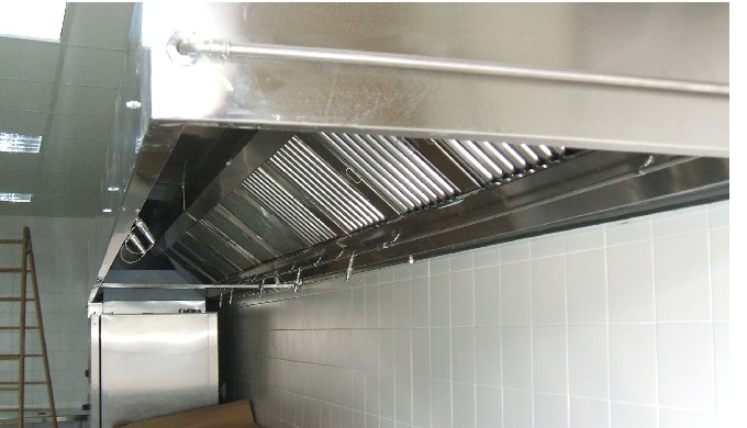 SOMOS FABRICANTES INSTALADORES campanas extracción industrial en Mallorca. Fabricamos campanas a med...