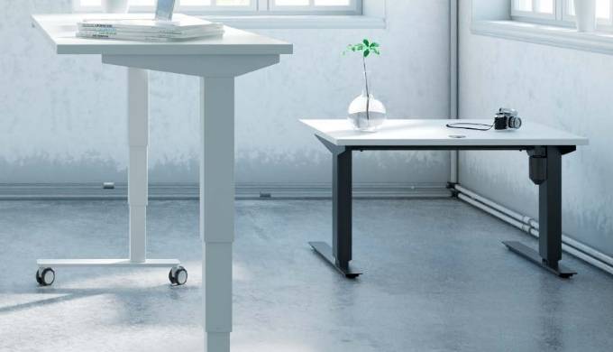 La mesa regulable en altura es un escritorio de 2 columnas con un aspecto minimalista, una estructur...