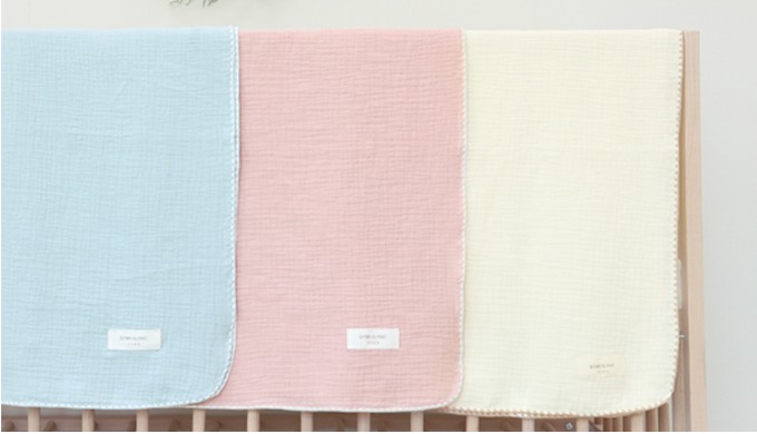 Bamiblanc Softie Blancket is made with 100% pure cotton. It is double layer gauze cotton and good fo...