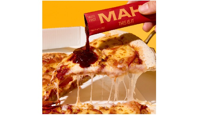 Hot Booster Stick Pack 200g is a convenient Korean hot sauce product packed...