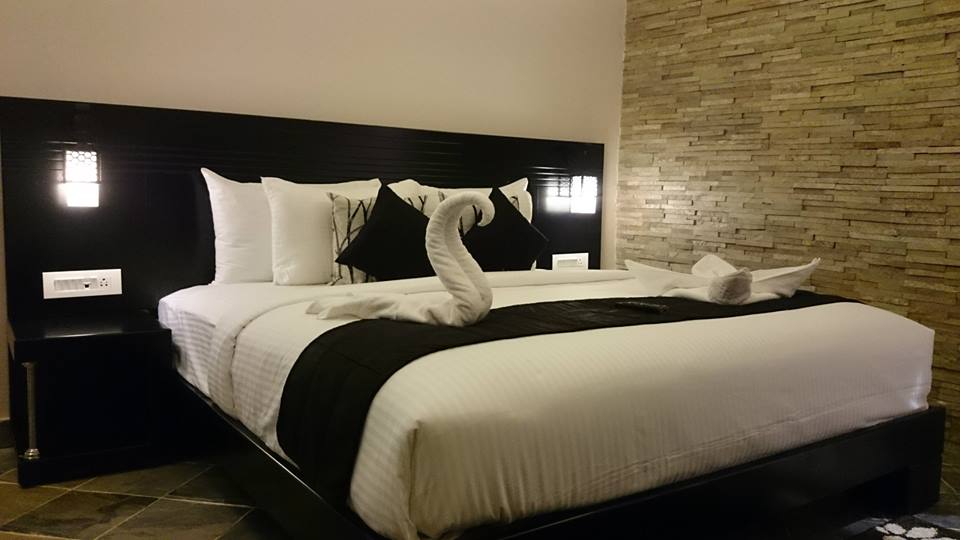 We supply of 100% Cotton Bed Linen, Bath Linen as per Customer requirements, Bedsheets, Pillow cover...