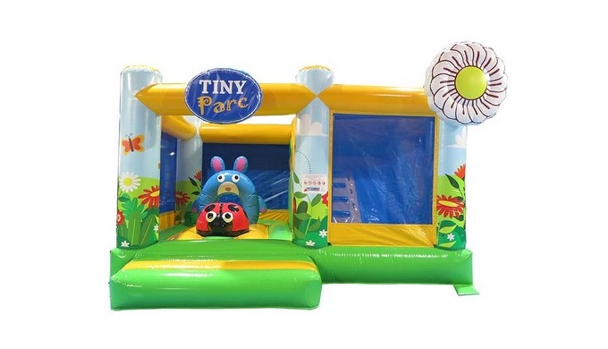 Tiny parc gonflable nature. Un jeu gonflable adapté aux plus jeunes avec un obstacle de jeu coccinel...