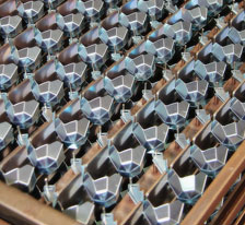 Lisování kovových dílů pro automobilový průmysl