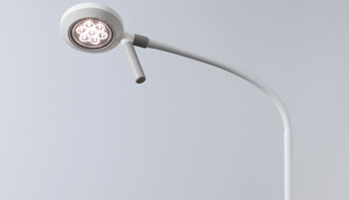 VISIANO 10-1 è un apparecchio per visita a LED ridotto all'essenziale, che però non rinuncia ad una ...