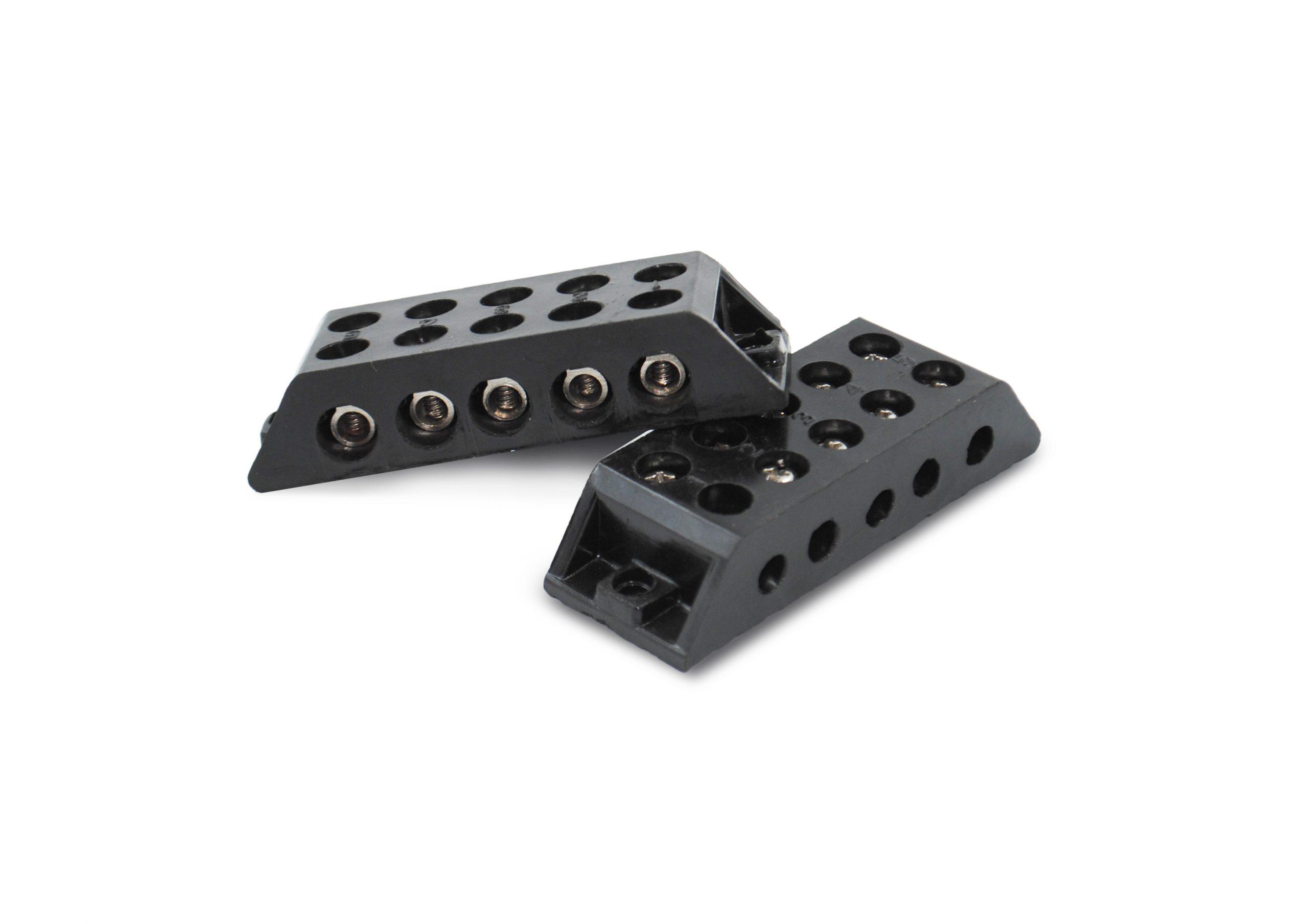 Mehta Exports produces and supplies a varied selection of electrical plastic bakelite connectors, wh...