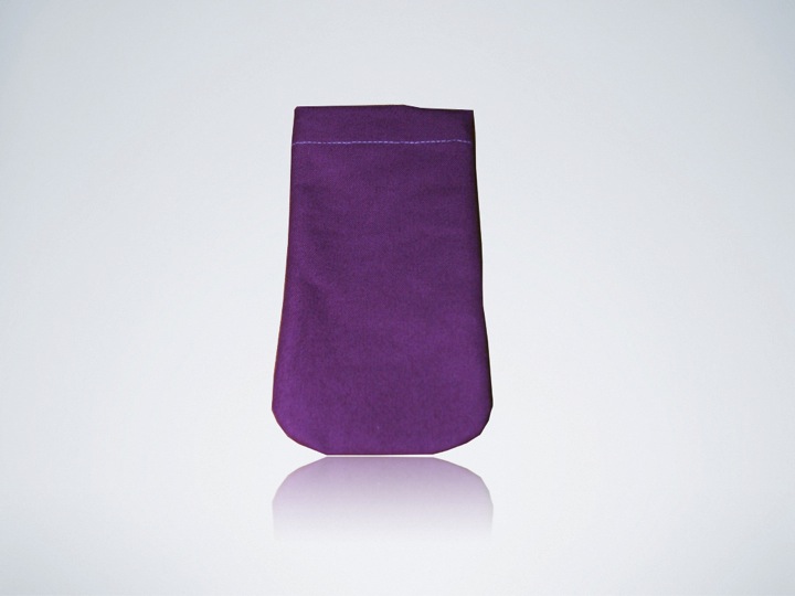 Bags or cases made of 100% Regular Recycled Canvas fabric.This bag protects your Music player agains...