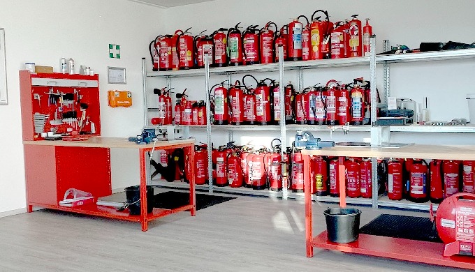 Neben unseren Produkten bieten wir in Zusammenarbeit mit TÜV Austria diverse Schulungen an. Unter an...