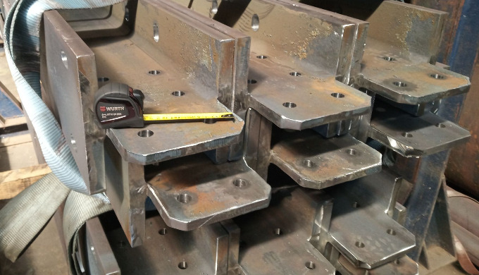 Suministro de vigas de acero con trabajo de taladro y corte CNC