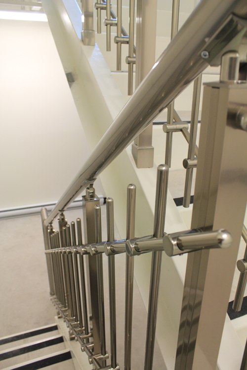 VERTICAL BALUSTRADE SYSTEMS.