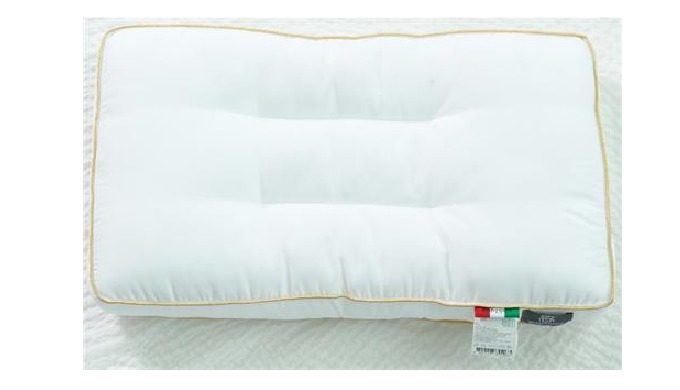 The microfibre pillow is made of nanofiber cloth on the outer skin, and microfibers are used as the ...