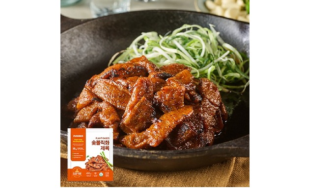 PLANT BASED Charcoal-Grilled Spicy Pork-Style 400g is a Korean-style plant-...