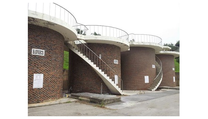 Recyclable advanced-type anti-corrosion system suitable for chemical tanks, such as hydrofluoric aci...
