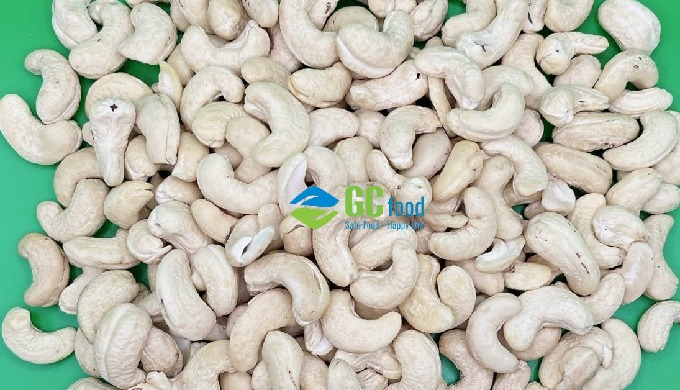 Color: White / Pale ivory / Light ash Condition: Whole Cashew Nuts Kernel Grade: W320 (AFI Standard)...
