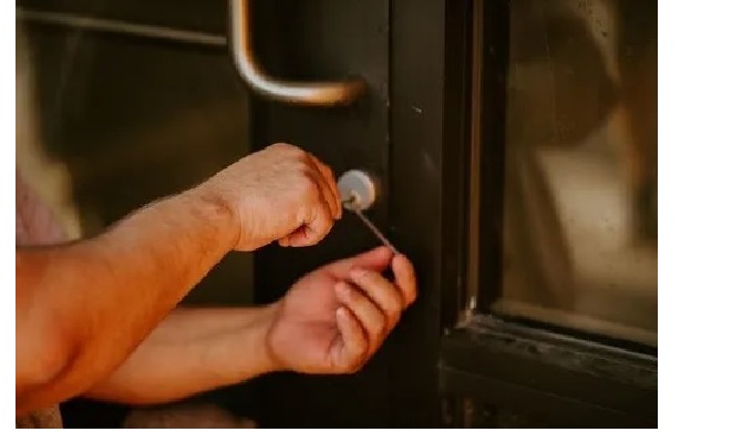 MacArthur Locksmith Hemel Hempstead Is A Professional Locksmith Service Offering Residential, Automo...