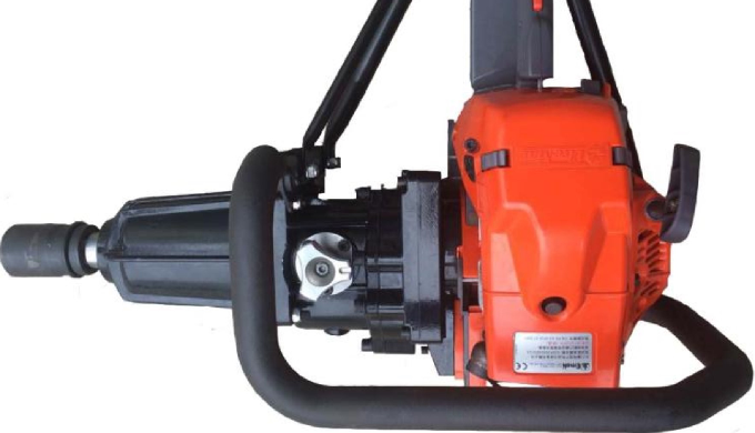 NLB-2000 internal combustion impact wrench is mainly used for tightening or loosening nuts on rail f...