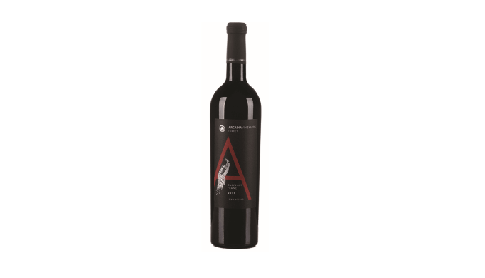 Arcadia A Cabernet franc, zengin kokular ve zarif aromaları ile eşsiz bir kırmızı sek şarap. Burunda...