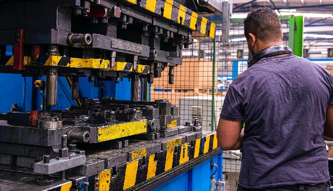 La valutazione dei rischi di una macchina industriale è il processo mediante il quale vengono identi...