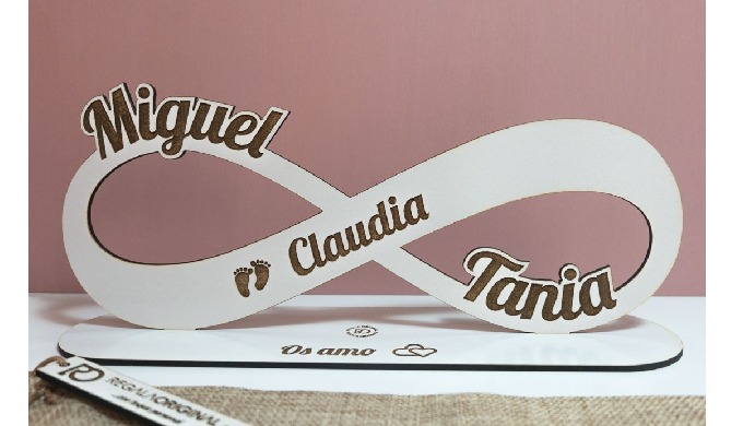 Infinito personalizado en diferentes materiales. Graba los nombres y la fecha que quieras junto con ...