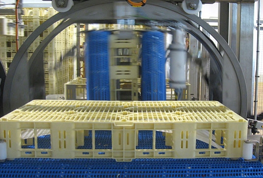 In de kaasindustrie die zich toelegt op de productie van verse kaas, is het hanteren van mallen en/o...