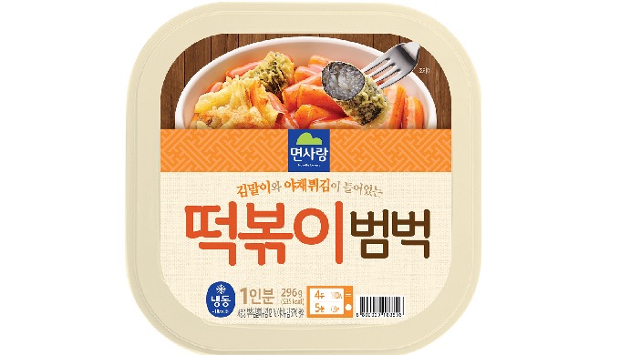The combination of soft and chewy tteokbokki rice cake with spicy and sweet sauce Tteokbokki rice ca...