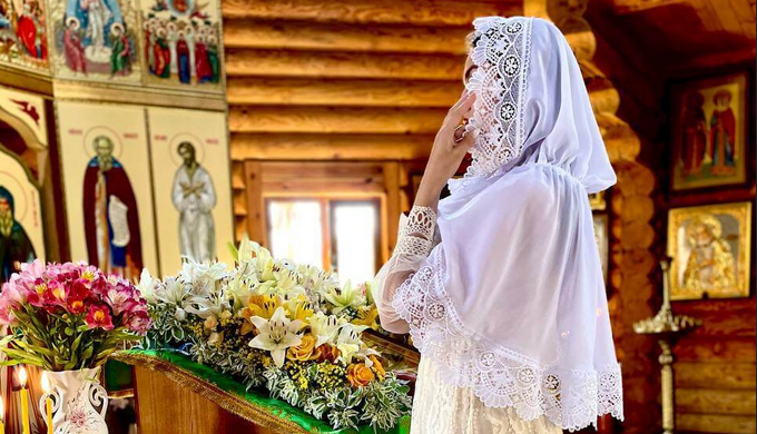 Підготовка до хрестин часто складається з десятків дрібниць, і жіночий обра...