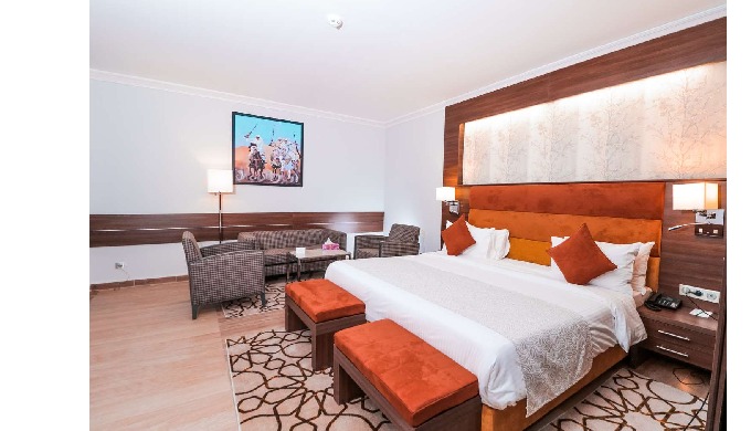 Le Golden Tulip Alexandre Constantine comprend 95 chambres. des chambres standard aux chambres de lu...
