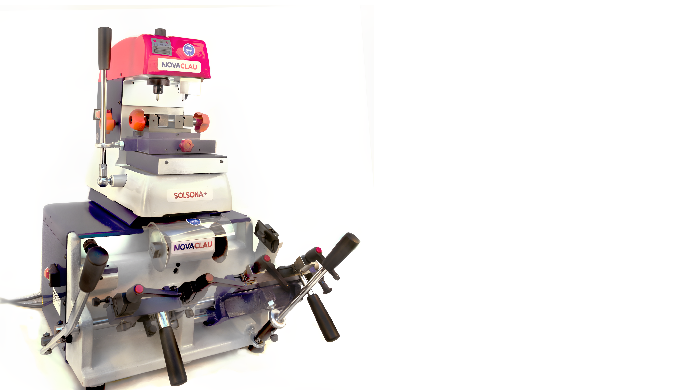 Duplicadora de llaves semiautomática con regulación electrónica para todos los tipos de llaves.