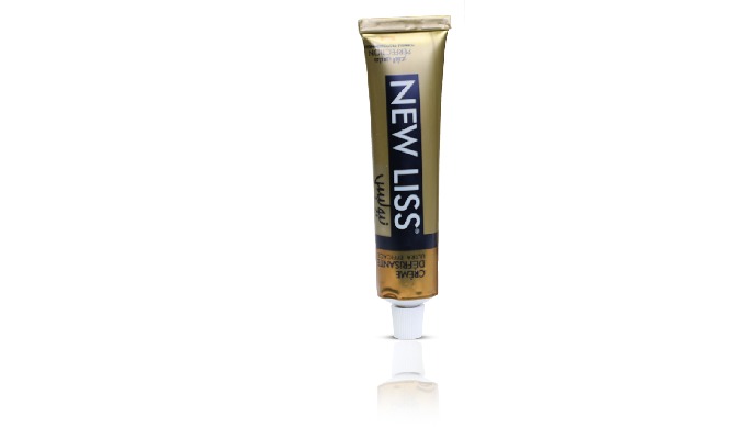 Cette crème défrisante transforme les cheveux touffus et desséchés en jolie coiffure. Elle donne une...