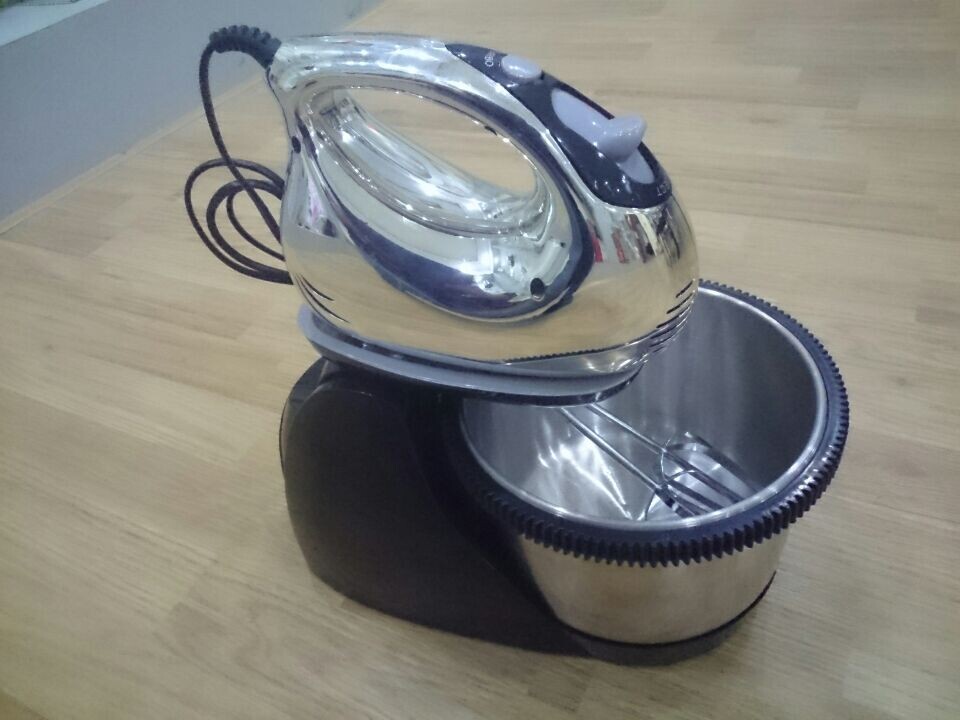 1.Eject beater by easy pushing turbo mixer. 2.Powerfull 120W motor works efficient mixer. 3.Special ...