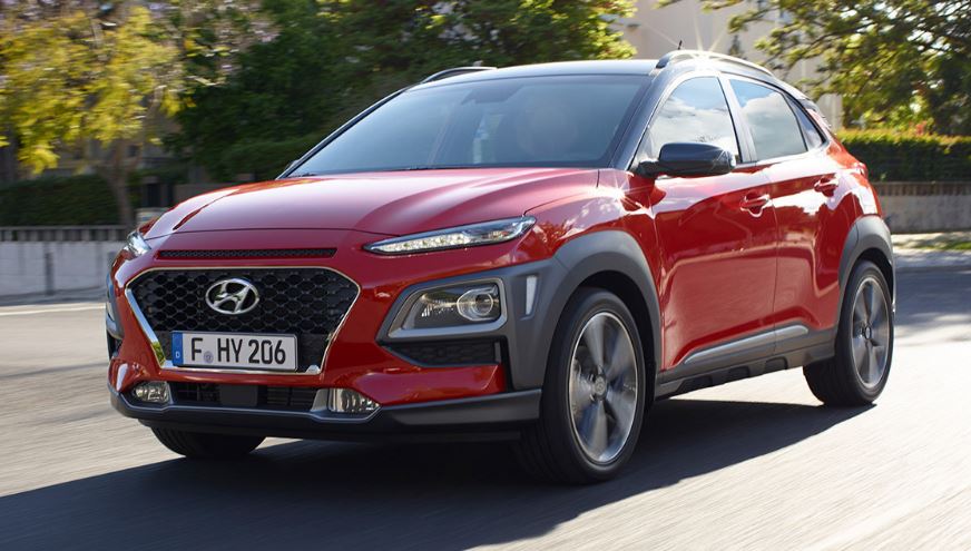 Toujours si élégant et affirmé, avec le nouveau HYUNDAI Kona. Ses surfaces musculeuses se fondent da...