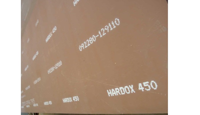 Лист износостойкой стали HARDOX 450 (Швеция) толщиной 6 мм и раскроем 2300х2300 мм.