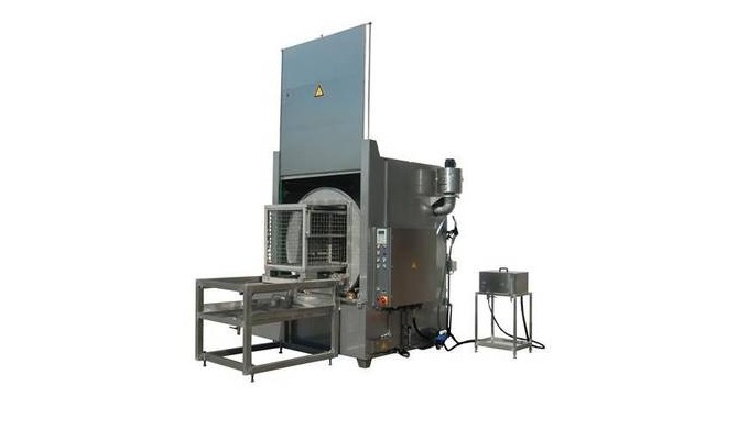 Chamber dishwasher for cleaning boxes and GITTERBOXES