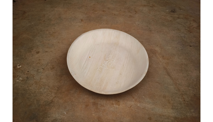 Beautiful heart-shaped disposable plate made from natural areca palm leaves. Ideal for serving snack...