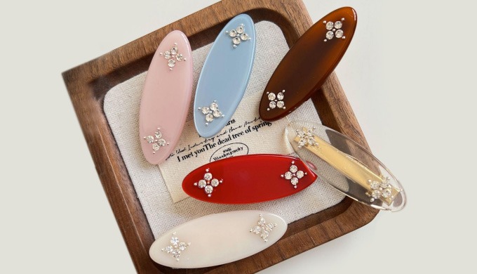 We are available of various design and material of hair pins. If you need more detail, please feel f...