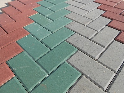 Pavé Rectangulaire épaisseur 06 cm disponible en couleur gris,vert, rouge, noir et jaune.
